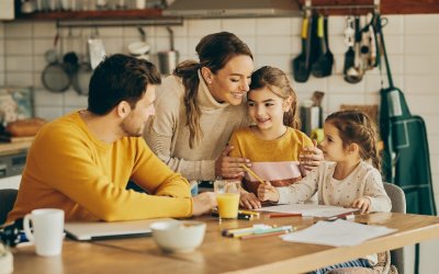 ÇOCUĞUNUZLA DAHA MUTLU VAKİT GEÇİRMEK İÇİN